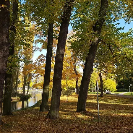 Am Park Apartment *